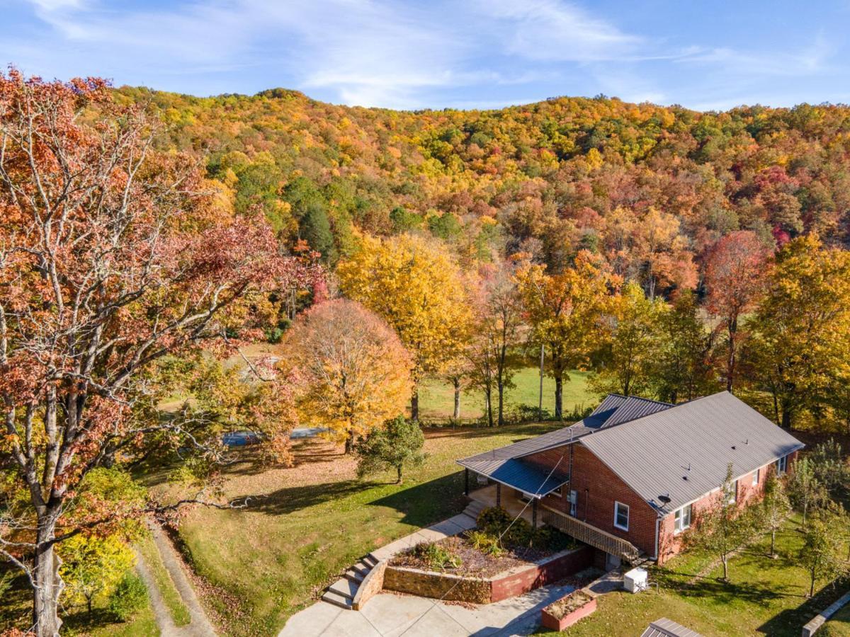 Trail-Ready Retreat Near Waterfalls W/ Hot Tub Villa Brevard Bagian luar foto